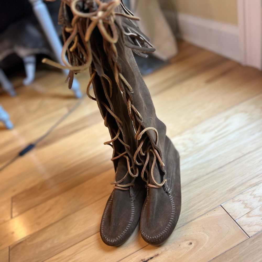 Minnetonka Brown Suede Front Lace Knee-High Leather Boots - Picture 4 of 12